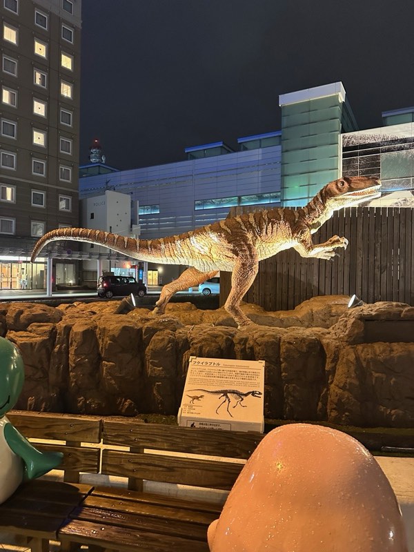 夜晚的機械恐龍